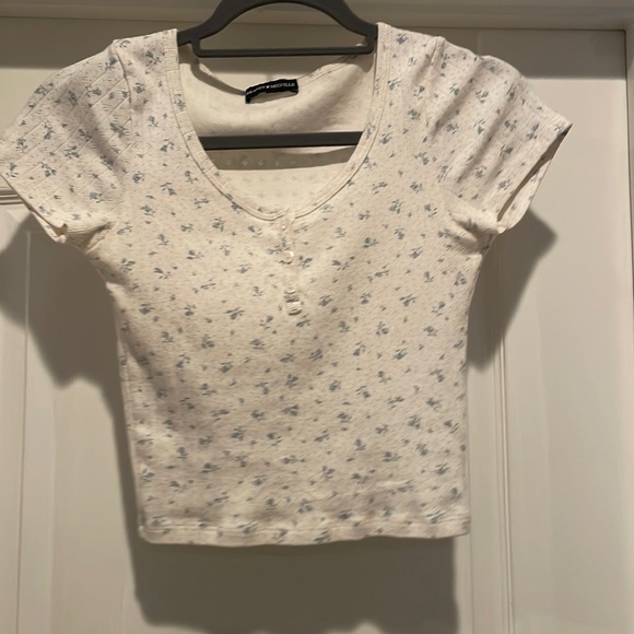 Brandy Melville white Zelly top with light blue flowers - Picture 1 of 2